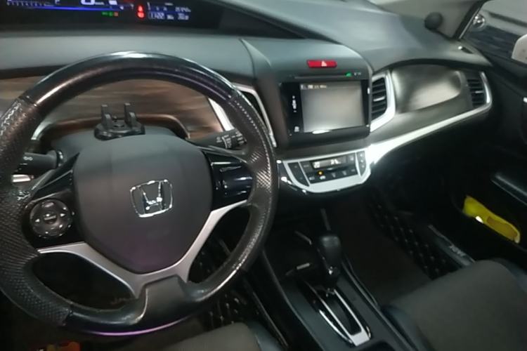 Used Honda Jade 2017 1.8L automatic Comfort version 5 seats Center Console