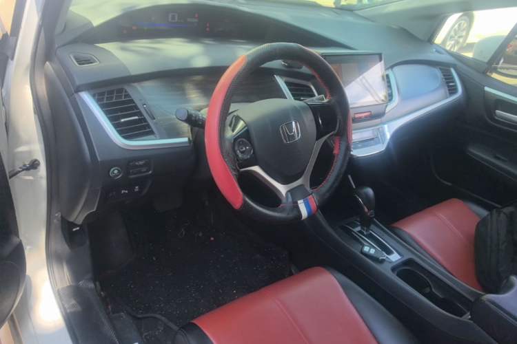 Used Honda Jade 2017 1.8L automatic Comfort version 5 seats Center Console