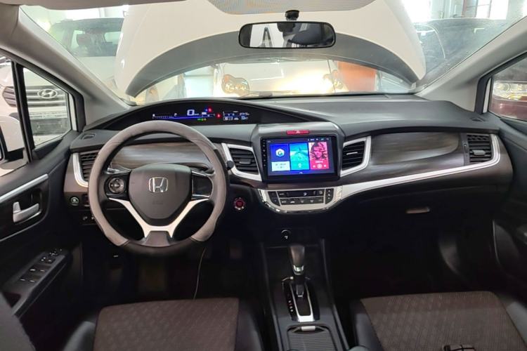 Used Honda Jade 2017 1.8L automatic Comfort version 5 seats Center Console
