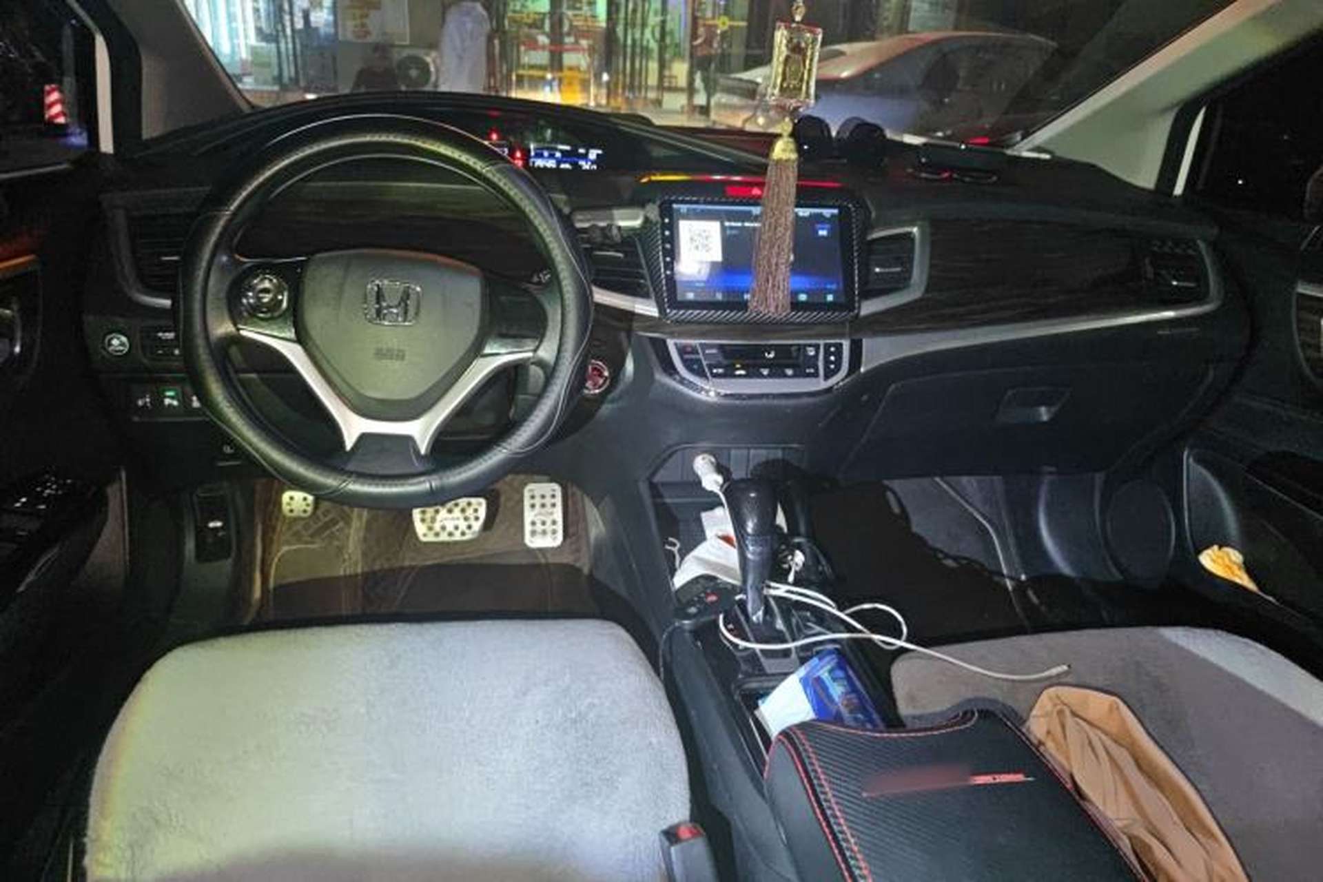 Used Honda Jade 2017 1.8L automatic Comfort version 5 seats Center Console