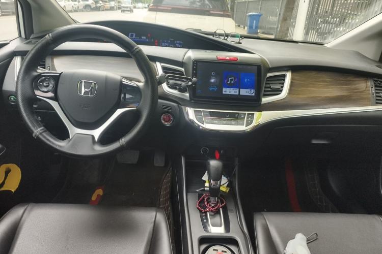 Used Honda Jade 2017 1.8L automatic Comfort version 5 seats Center Console