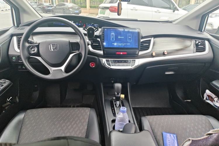 Used Honda Jade 2017 1.8L automatic Comfort version 5 seats Center Console