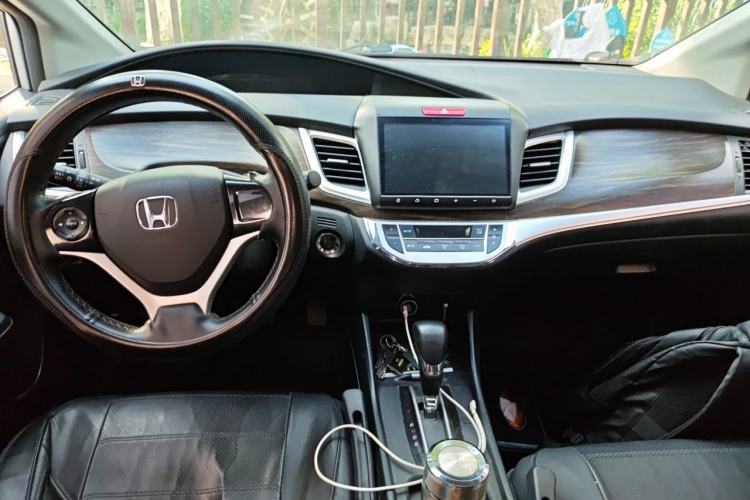 Used Honda Jade 2017 1.8L automatic Comfort version 5 seats Center Console