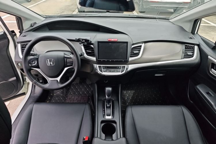 Used Honda Jade 2017 1.8L Automatic Classic Edition 5 seats Center Console