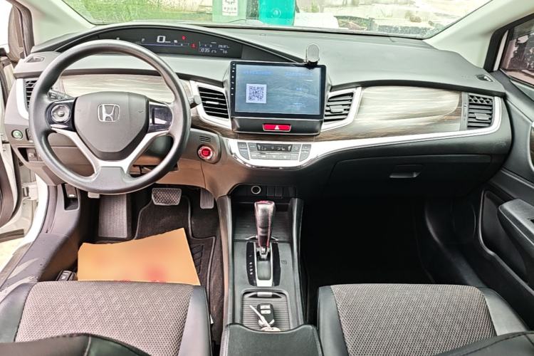 Used Honda Jade 2017 1.8L automatic Comfort version 5 seats Center Console