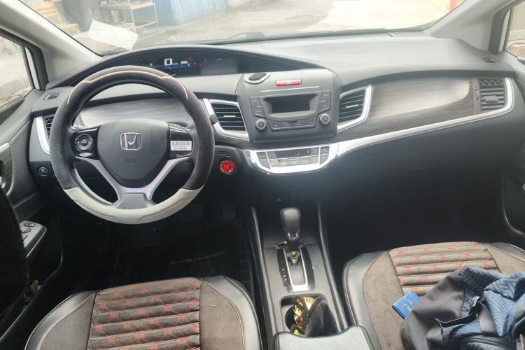 Used Honda Jade 2017 1.8L automatic Comfort version 5 seats Center Console