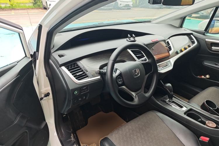 Used Honda Jade 2017 1.8L automatic Comfort version 5 seats Center Console
