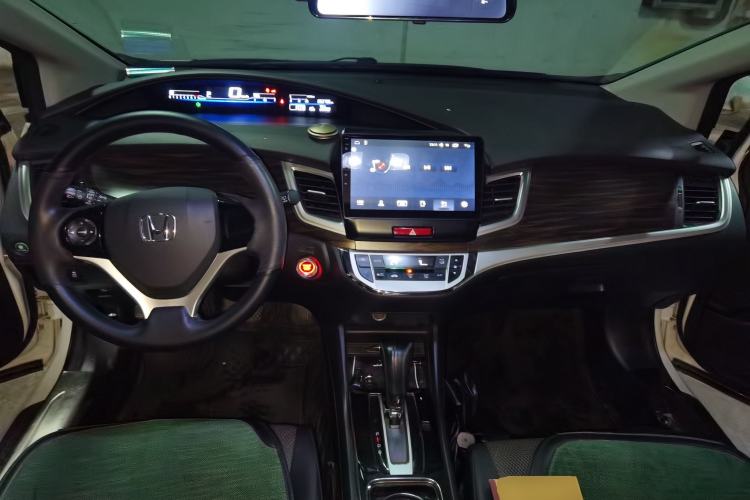 Used Honda Jade 2017 1.8L automatic Comfort version 5 seats Center Console