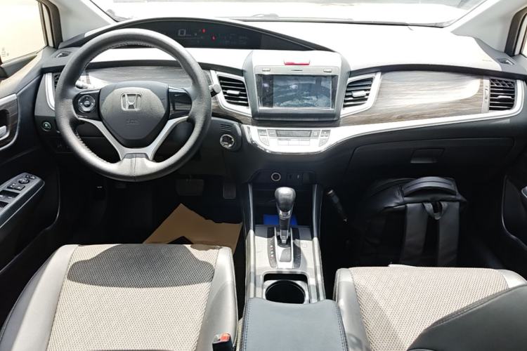 Used Honda Jade 2017 1.8L automatic Comfort version 5 seats Center Console