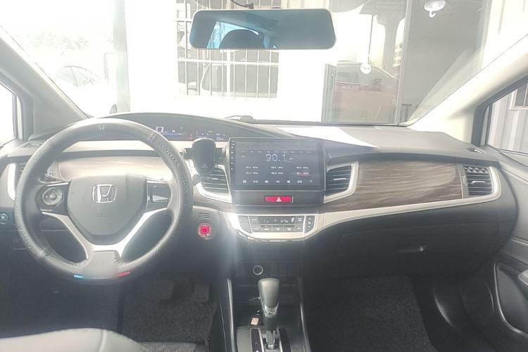 Used Honda Jade 2017 1.8L automatic Comfort version 5 seats Center Console