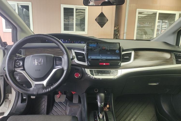 Used Honda Jade 2017 1.8L automatic Comfort version 5 seats Center Console