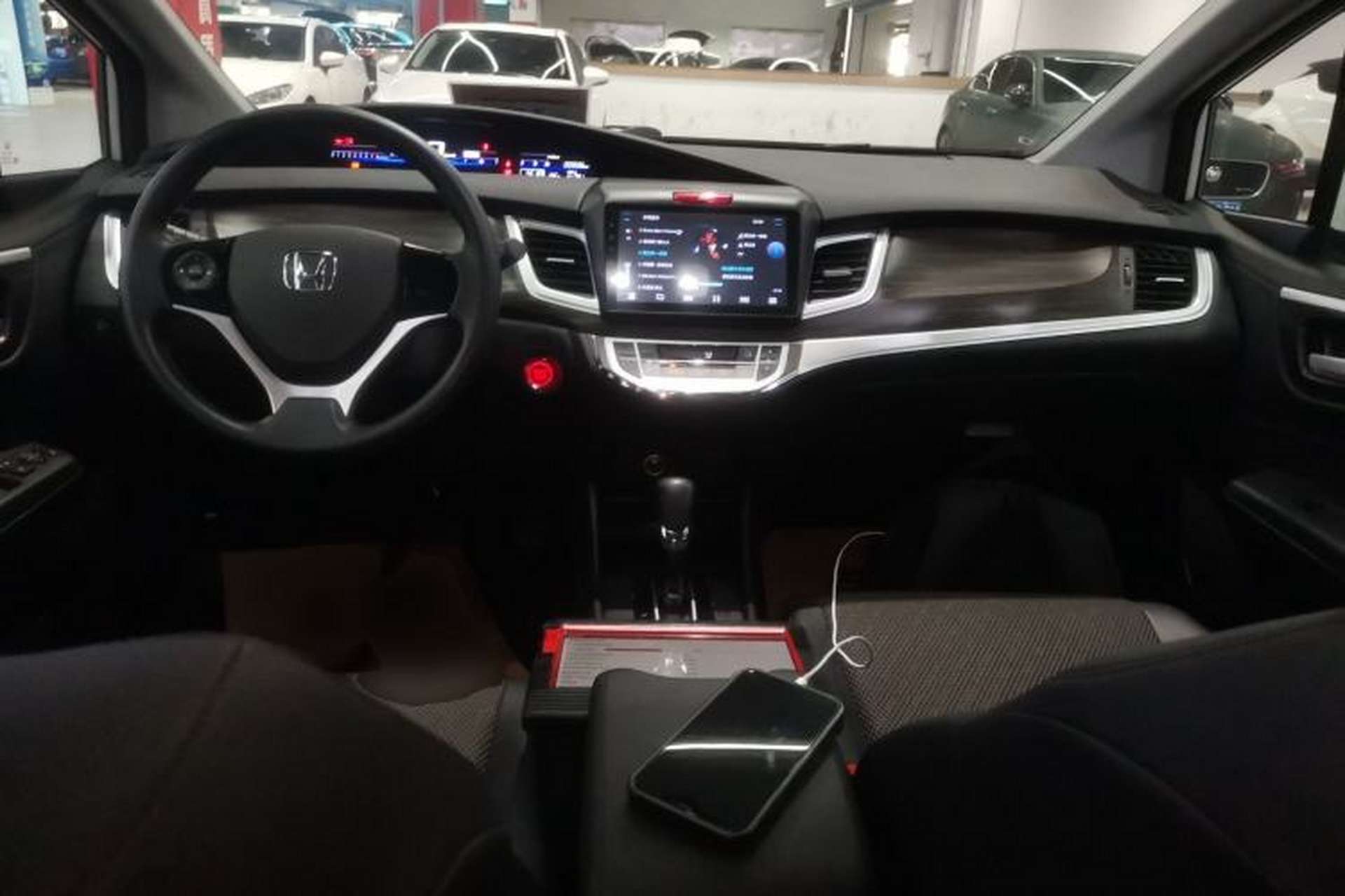 Used Honda Jade 2017 1.8L automatic Comfort version 5 seats Center Console