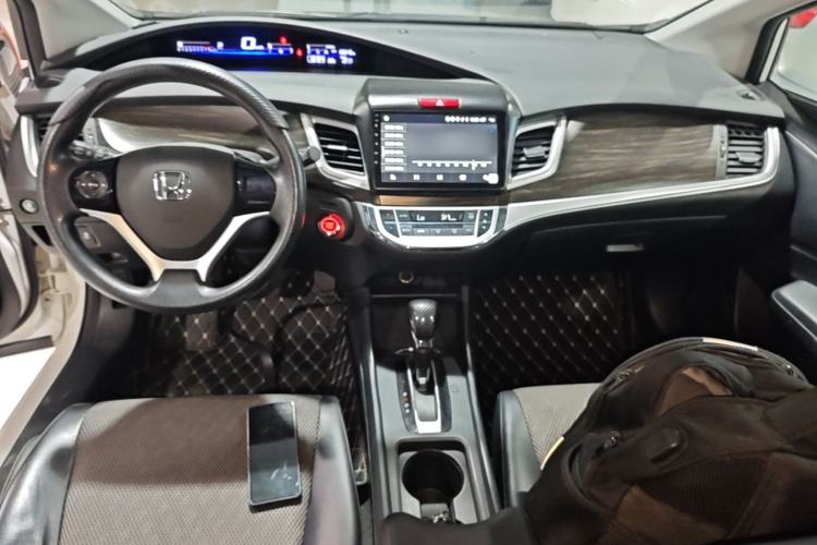 Used Honda Jade 2017 1.8L automatic Comfort version 5 seats Center Console