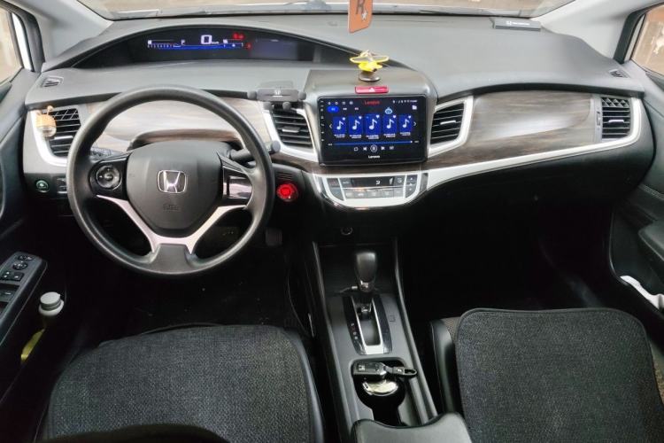 Used Honda Jade 2017 1.8L automatic Comfort version 5 seats Center Console