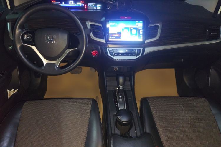 Used Honda Jade 2017 1.8L automatic Comfort version 5 seats Center Console