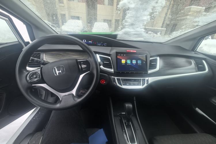Used Honda Jade 2017 1.8L automatic Comfort version 5 seats Center Console