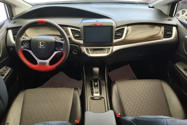 Used Honda Jade 2017 1.8L automatic Comfort version 5 seats Center Console
