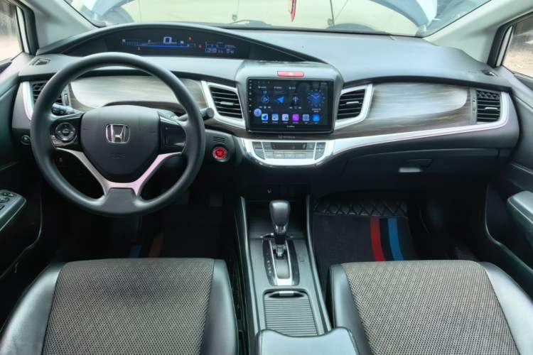 Used Honda Jade 2017 1.8L automatic Comfort version 5 seats Center Console