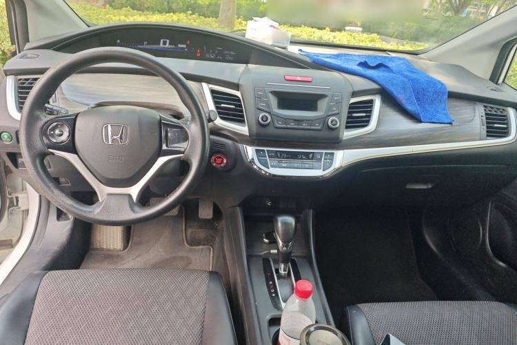 Used Honda Jade 2017 1.8L automatic Comfort version 5 seats Center Console
