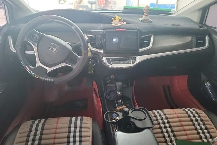 Used Honda Jade 2017 1.8L automatic Comfort version 5 seats Center Console