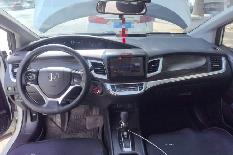 Used Honda Jade 2017 1.8L automatic Comfort version 5 seats Center Console