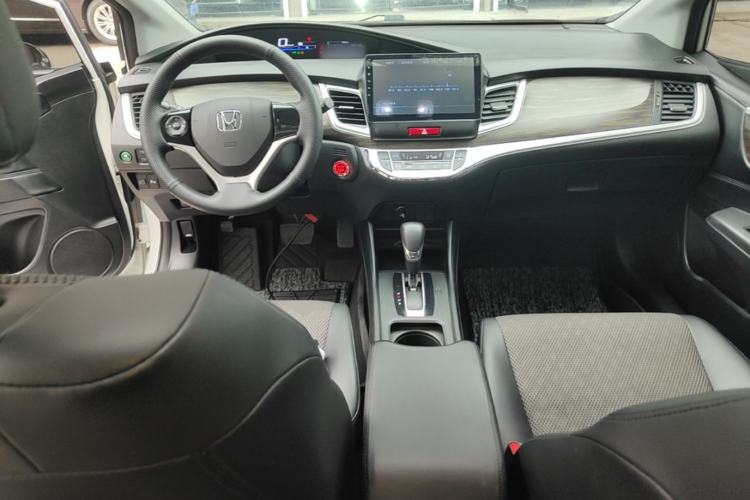 Used Honda Jade 2017 1.8L automatic Comfort version 5 seats Center Console