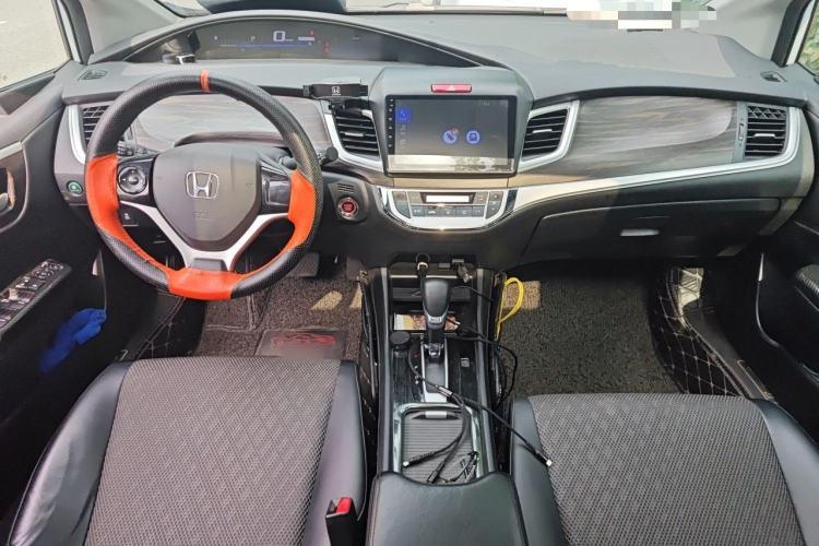 Used Honda Jade 2017 1.8L automatic Comfort version 5 seats Center Console