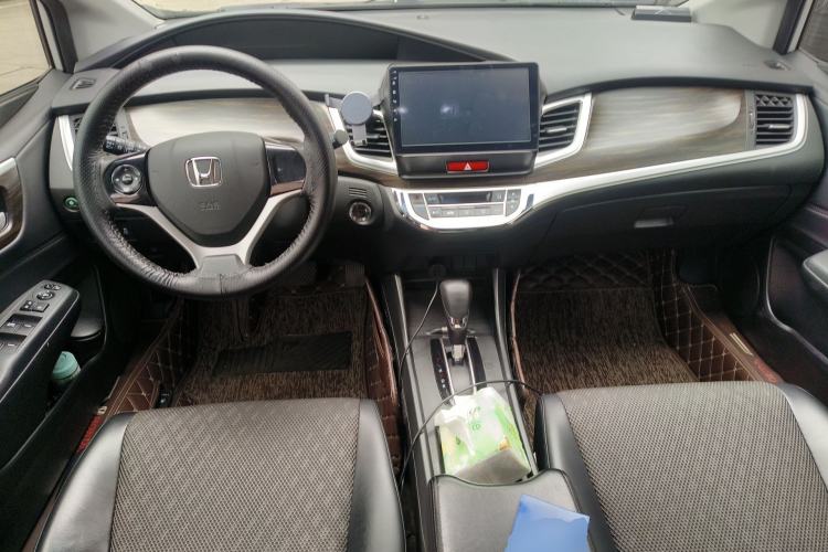 Used Honda Jade 2017 1.8L automatic Comfort version 5 seats Center Console