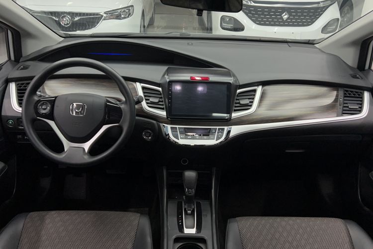 Used Honda Jade 2017 1.8L automatic Comfort version 5 seats Center Console