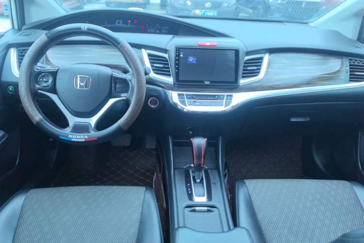 Used Honda Jade 2017 1.8L automatic Comfort version 5 seats Center Console