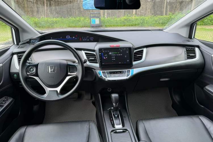 Used Honda Jade 2017 1.8L Automatic Classic Edition 5 seats Center Console