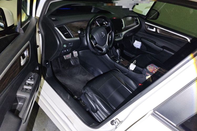 Used Honda Jade 2017 1.8L automatic Comfort version 5 seats Driver Seat