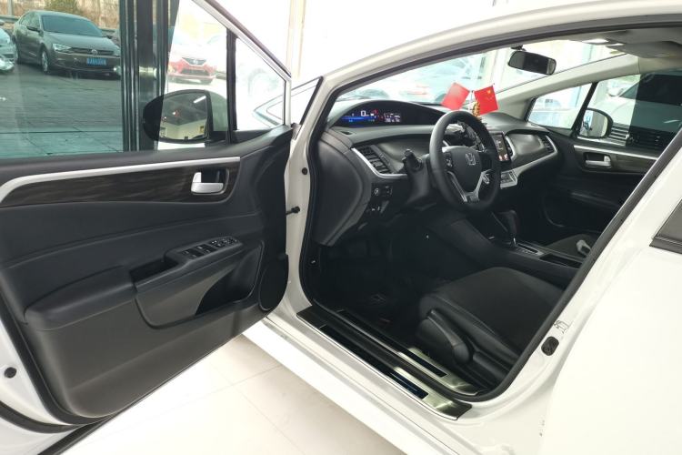Used Honda Jade 2017 1.8L automatic Comfort version 5 seats Driver Seat