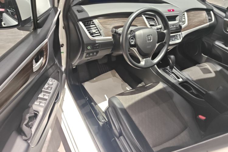 Used Honda Jade 2017 1.8L automatic Comfort version 5 seats Driver Seat