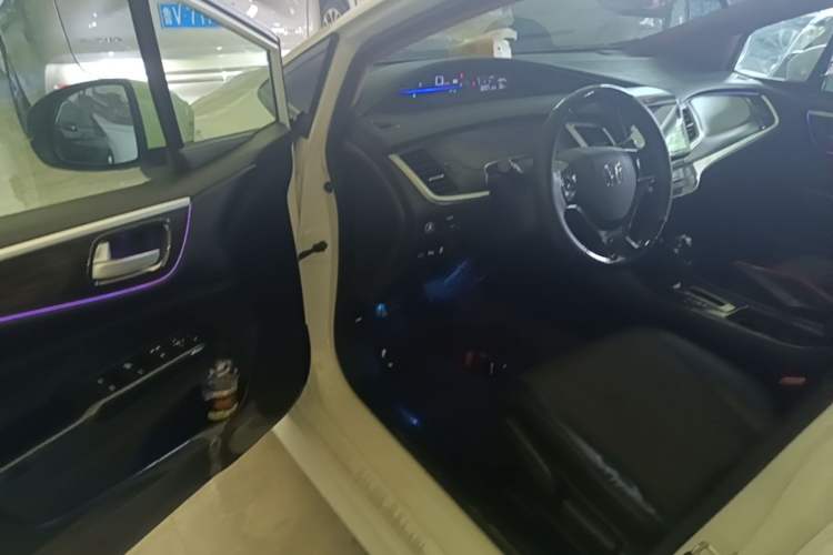 Used Honda Jade 2017 1.8L automatic Comfort version 5 seats Driver Seat