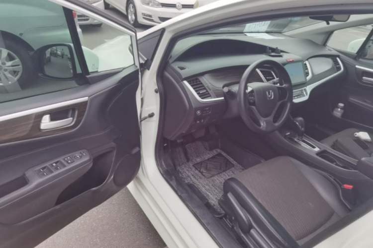 Used Honda Jade 2017 1.8L automatic Comfort version 5 seats Driver Seat