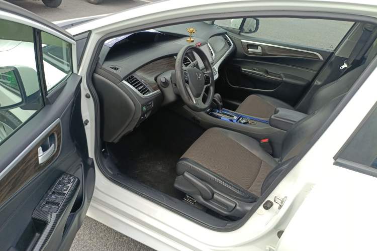 Used Honda Jade 2017 1.8L automatic Comfort version 5 seats Driver Seat