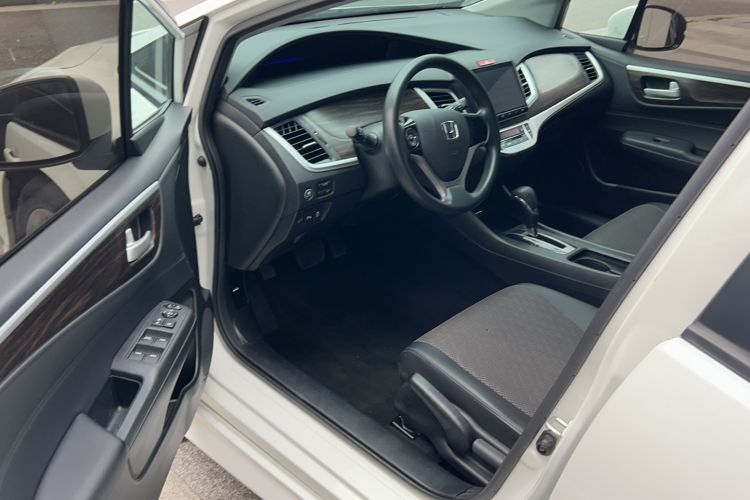 Used Honda Jade 2017 1.8L automatic Comfort version 5 seats Driver Seat