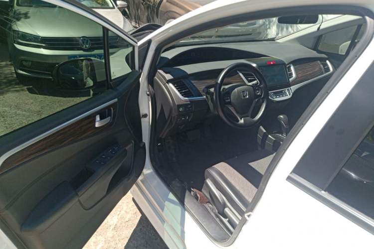 Used Honda Jade 2017 1.8L automatic Comfort version 5 seats Driver Seat