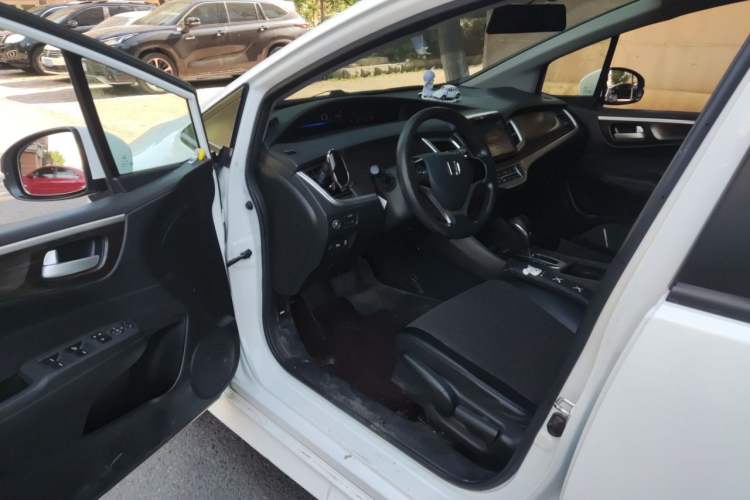 Used Honda Jade 2017 1.8L automatic Comfort version 5 seats Driver Seat