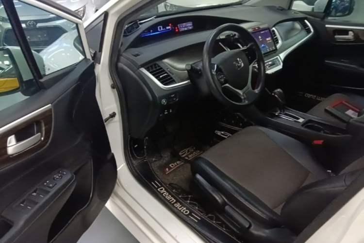 Used Honda Jade 2017 1.8L automatic Comfort version 5 seats Driver Seat