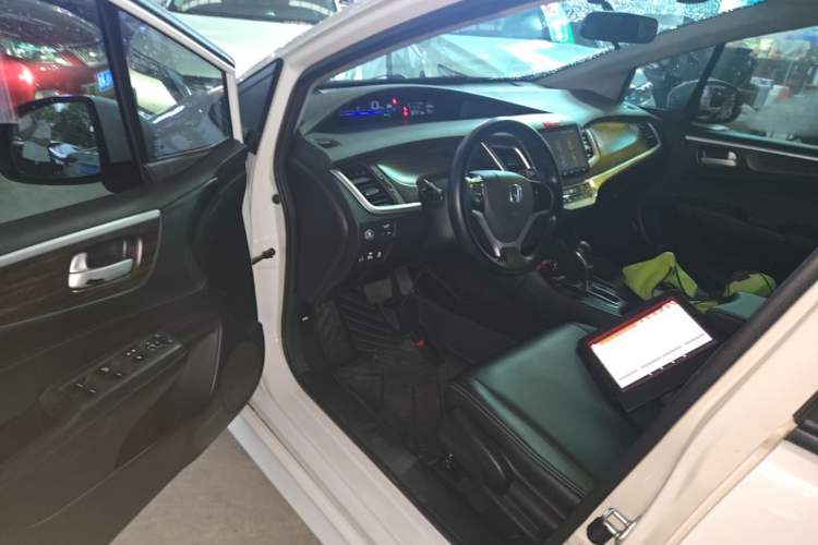 Used Honda Jade 2017 1.8L automatic Comfort version 5 seats Driver Seat