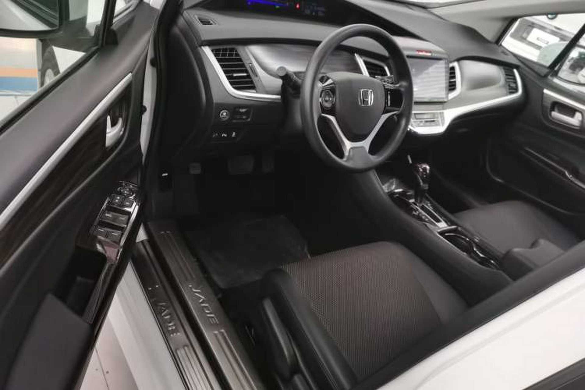 Used Honda Jade 2017 1.8L automatic Comfort version 5 seats Driver Seat