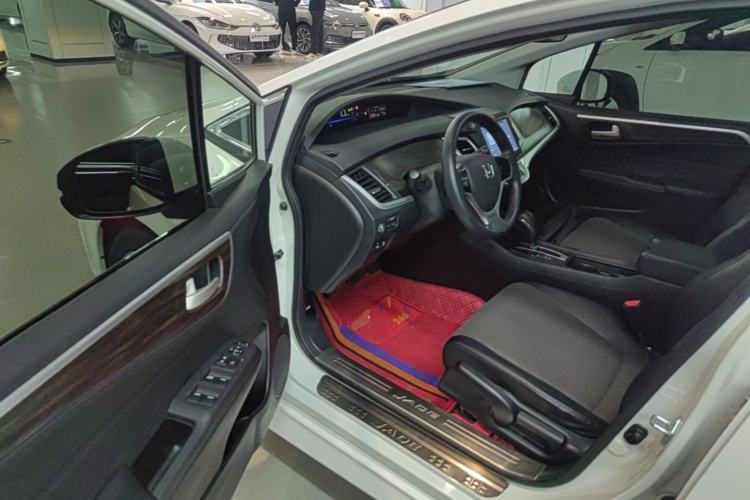 Used Honda Jade 2017 1.8L automatic Comfort version 5 seats Driver Seat