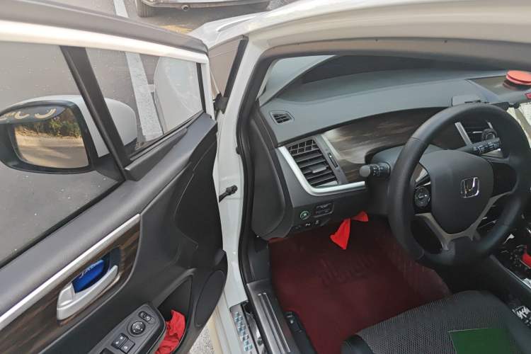 Used Honda Jade 2017 1.8L automatic Comfort version 5 seats