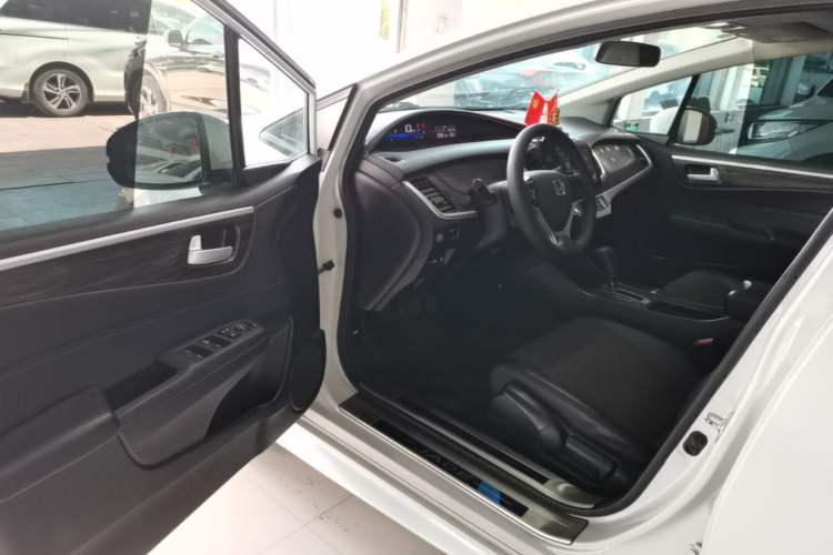 Used Honda Jade 2017 1.8L automatic Comfort version 5 seats Driver Seat