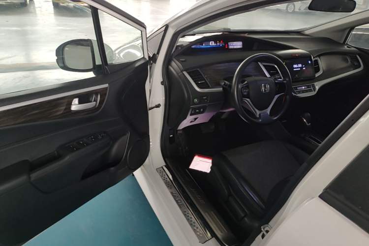 Used Honda Jade 2017 1.8L automatic Comfort version 5 seats Driver Seat