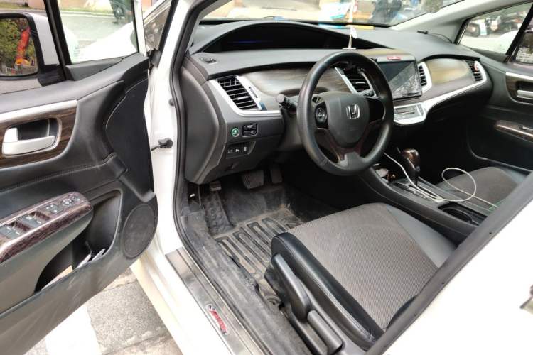 Used Honda Jade 2017 1.8L automatic Comfort version 5 seats Driver Seat
