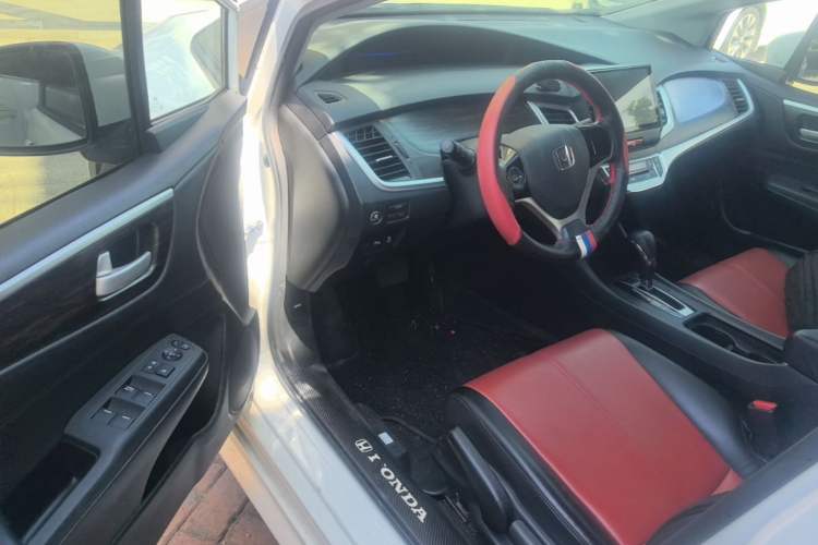 Used Honda Jade 2017 1.8L automatic Comfort version 5 seats Driver Seat