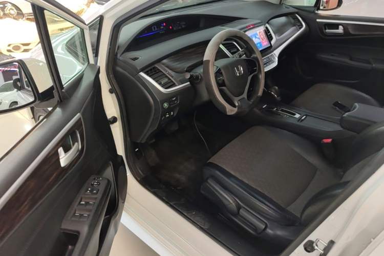 Used Honda Jade 2017 1.8L automatic Comfort version 5 seats Driver Seat